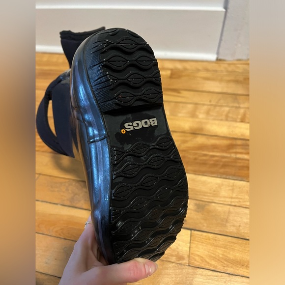 Bogs. Women’s size 5. Black mid length. - Picture 2 of 3